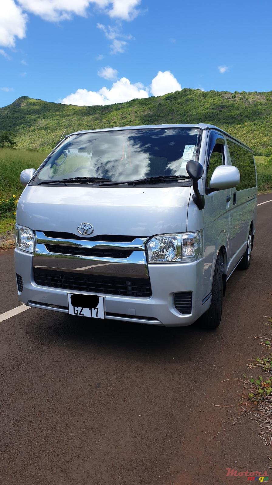 2017' Toyota HiAce photo #5