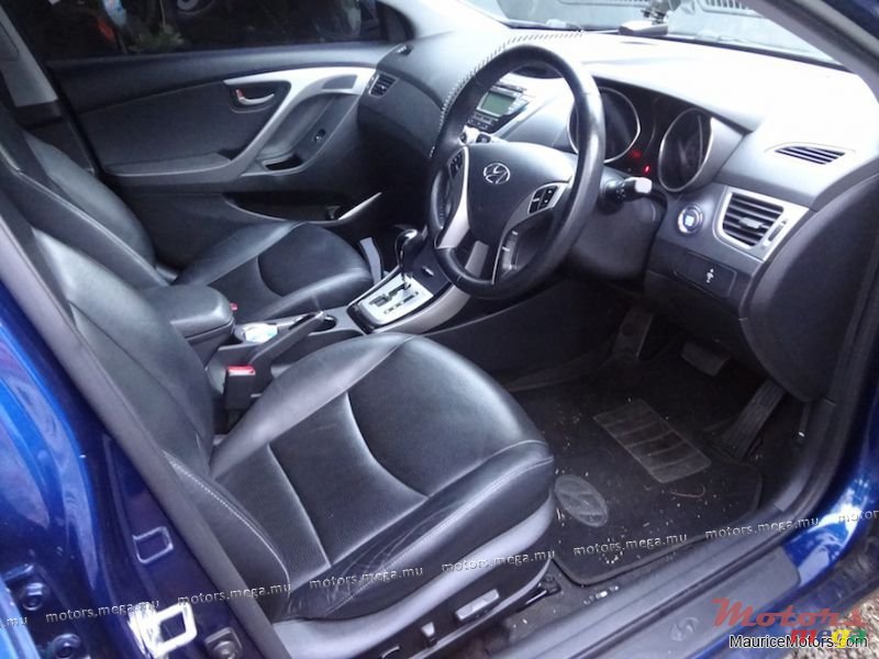 2012' Hyundai Elantra photo #4