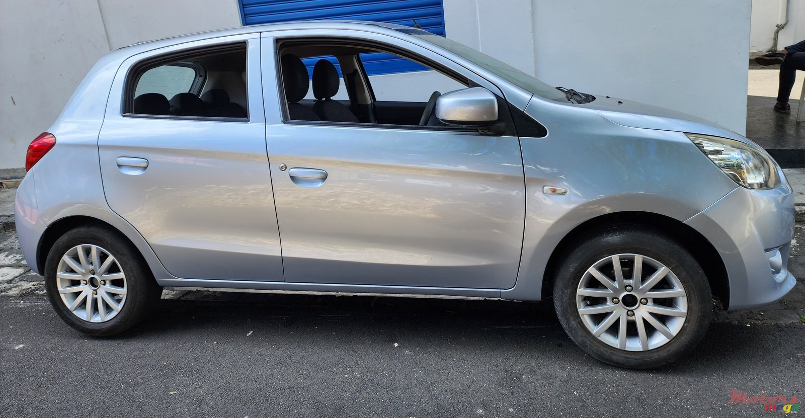 2013' Mitsubishi Mirage photo #5