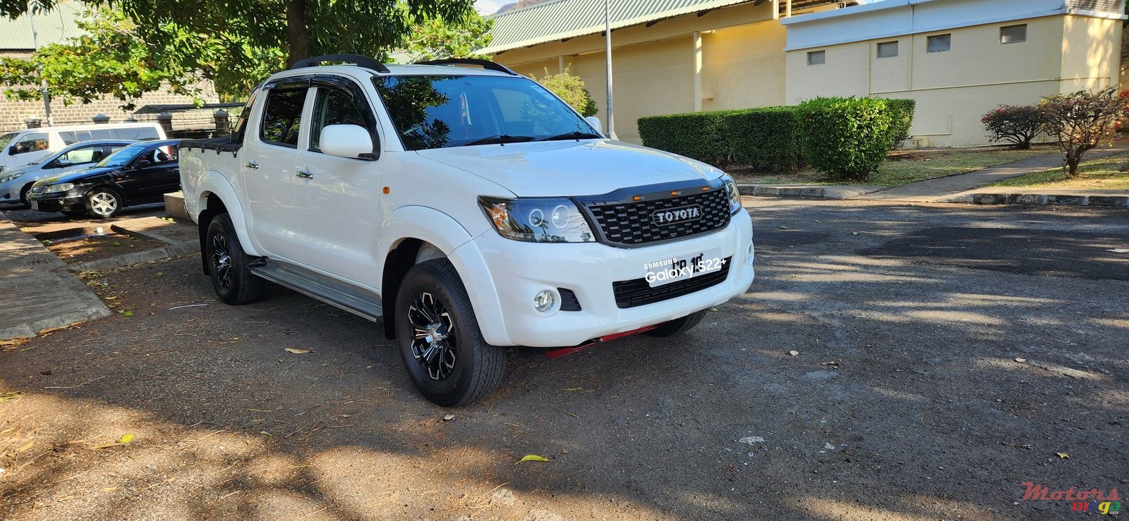2015' Toyota Hilux VIGO photo #2