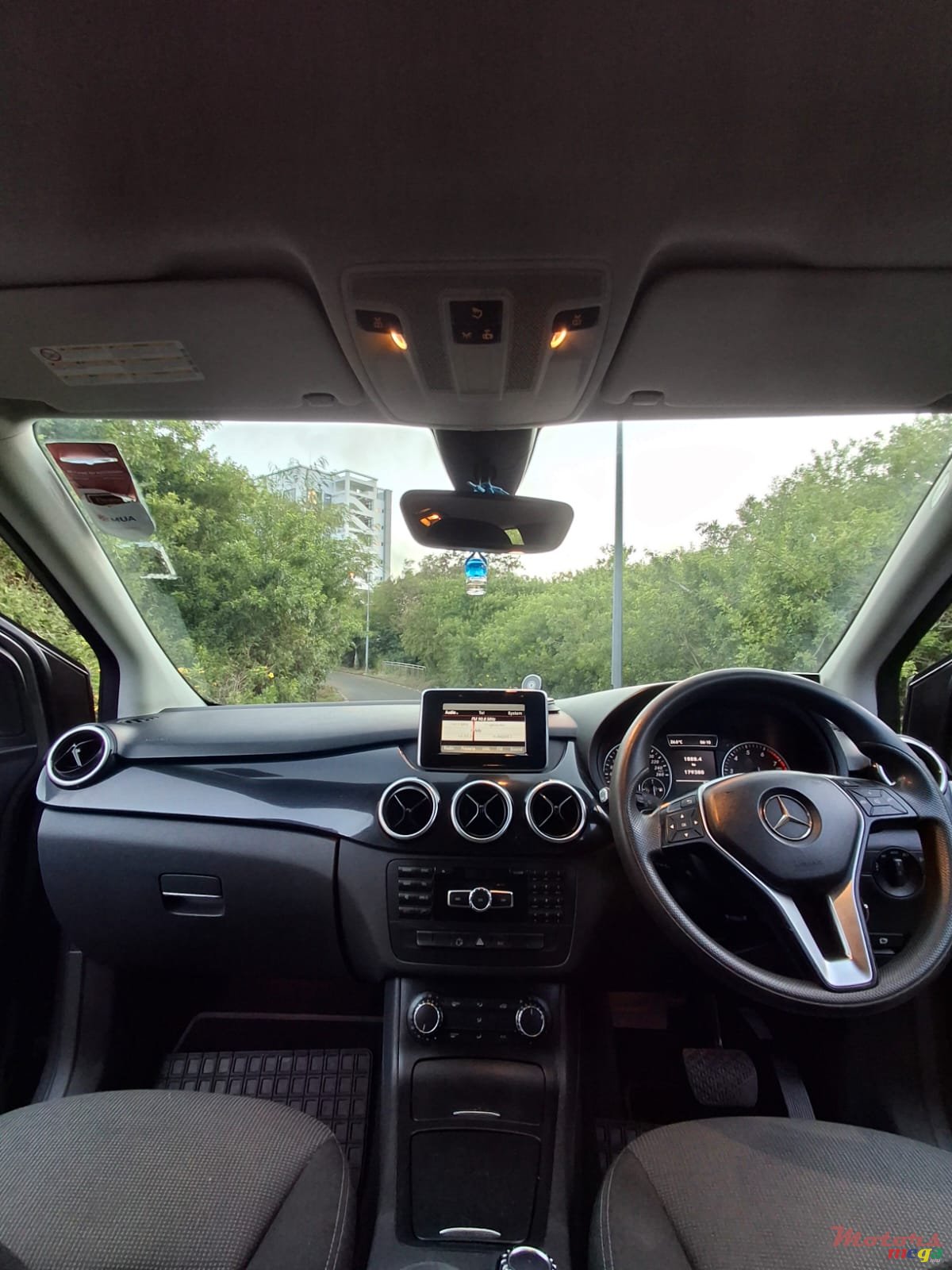 2012' Mercedes-Benz 180 photo #6