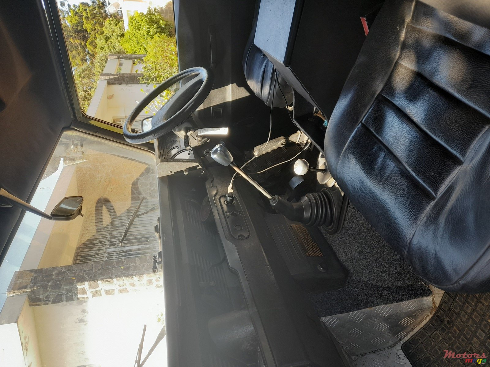 2000' Land Rover Defender photo #4