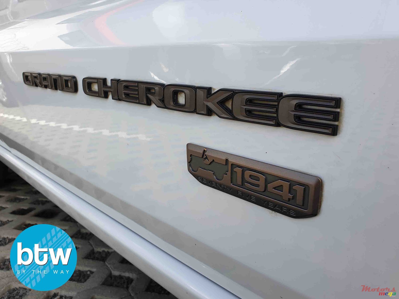 2017' Jeep Grand Cherokee 75th Anniversary Package V6 photo #5