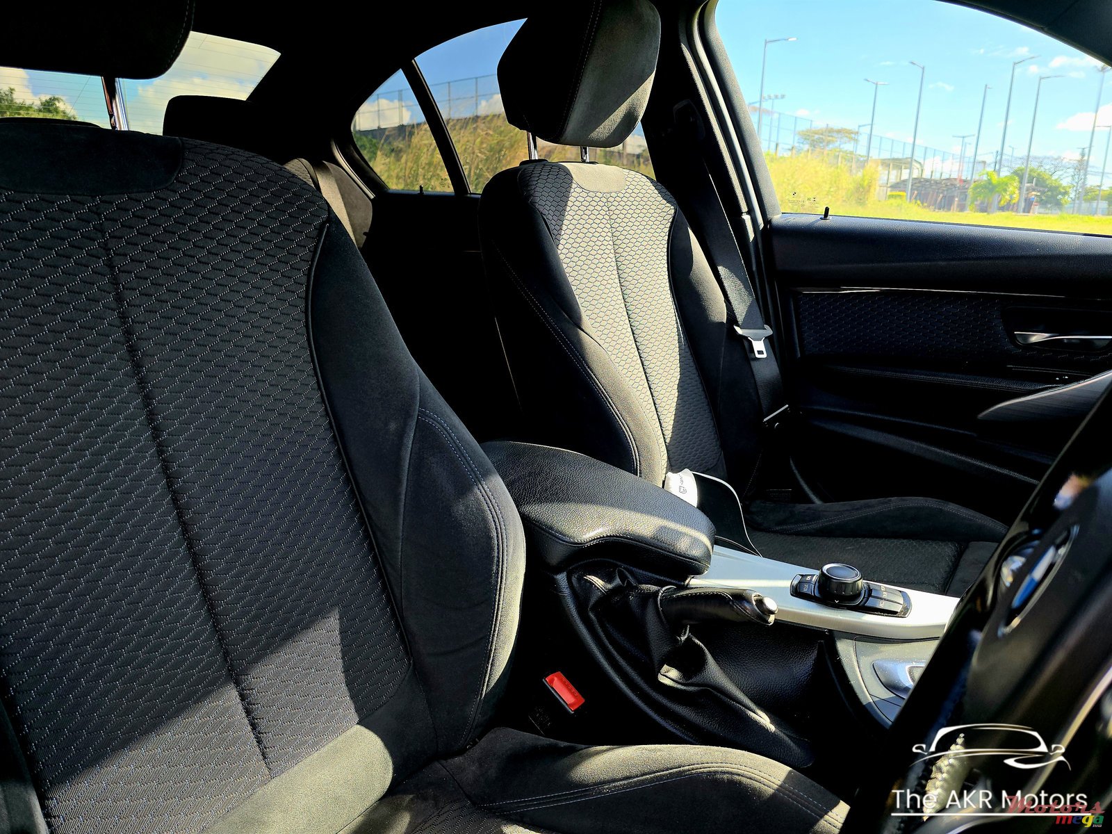 2018' BMW 3 Series 318i M Sport photo #6