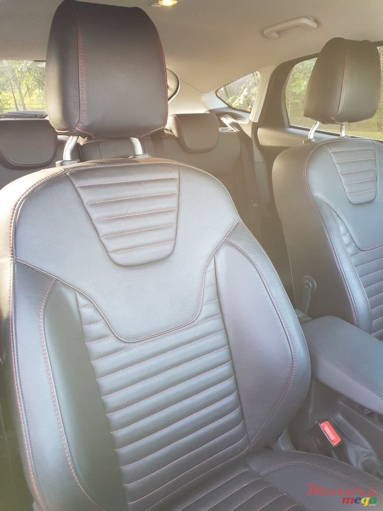 2017' Ford Focus Titanium photo #5