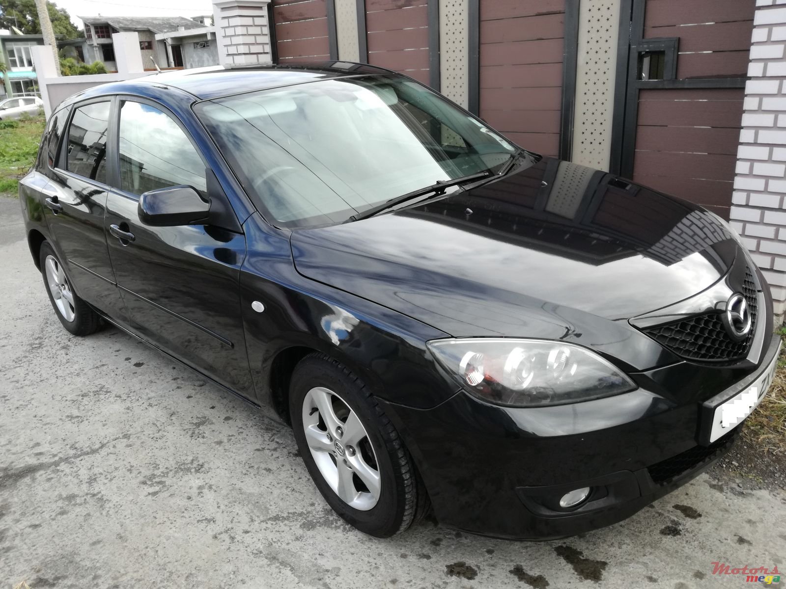 2008' Mazda 3 hatchback photo #3