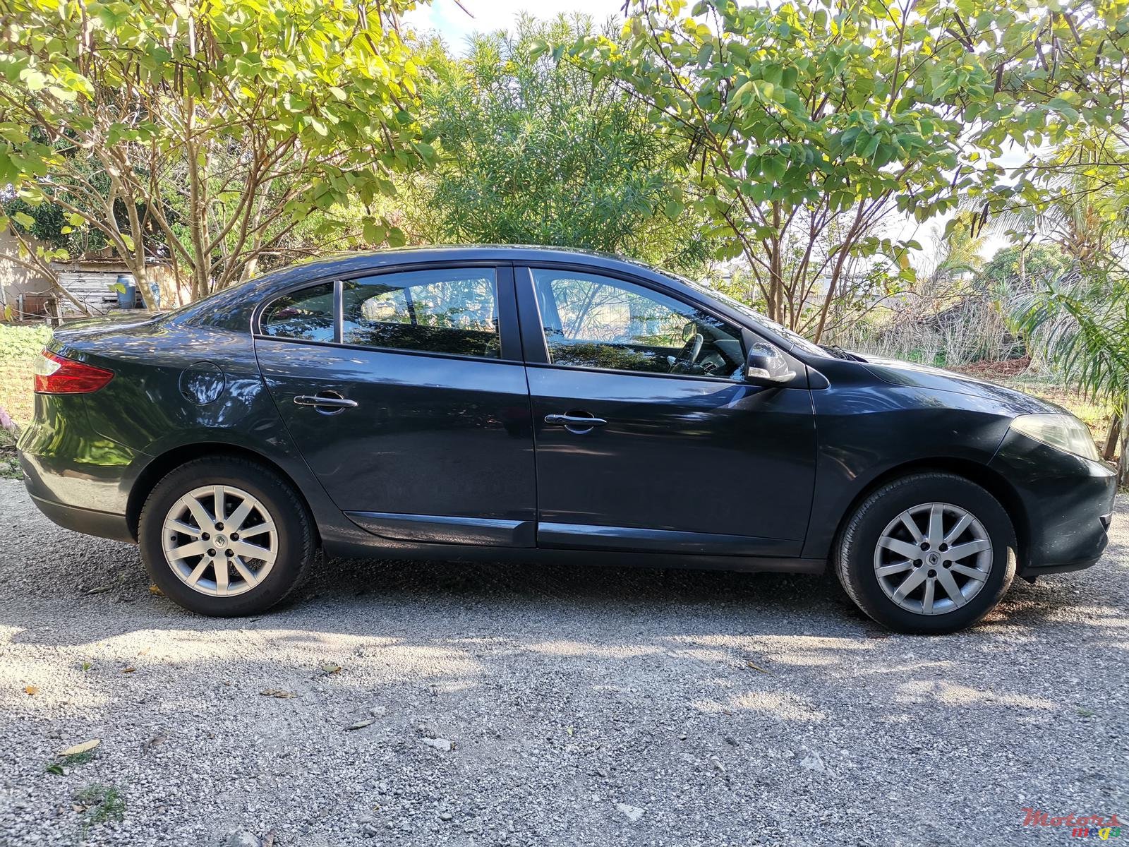 2012' Renault Fluence photo #3