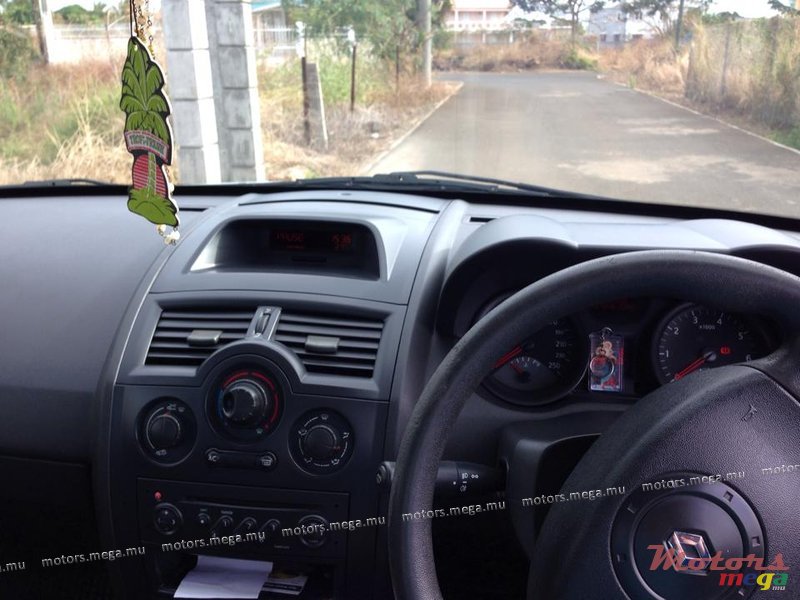 2005' Renault Megane photo #2