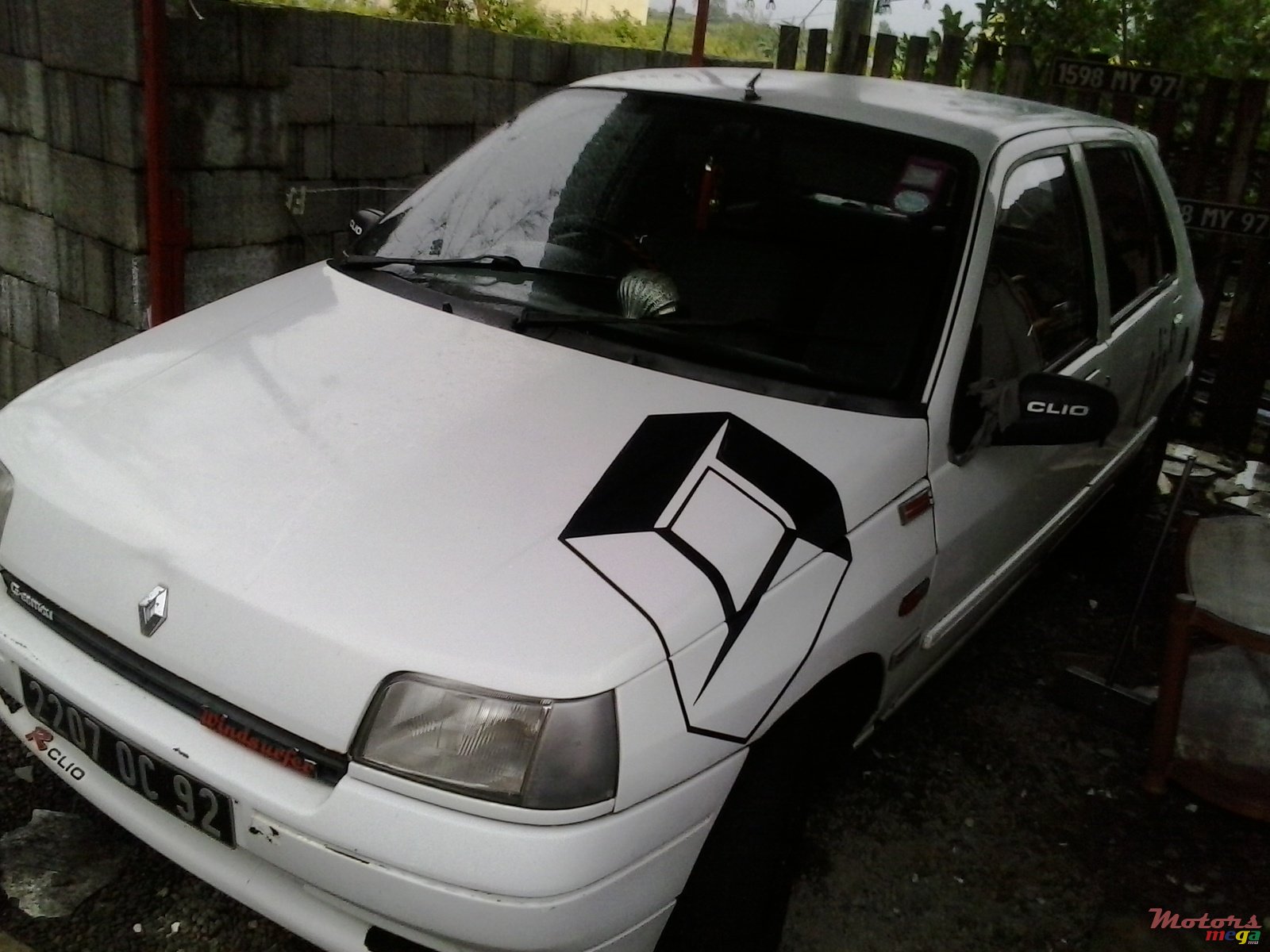 1992' Renault Clio photo #1