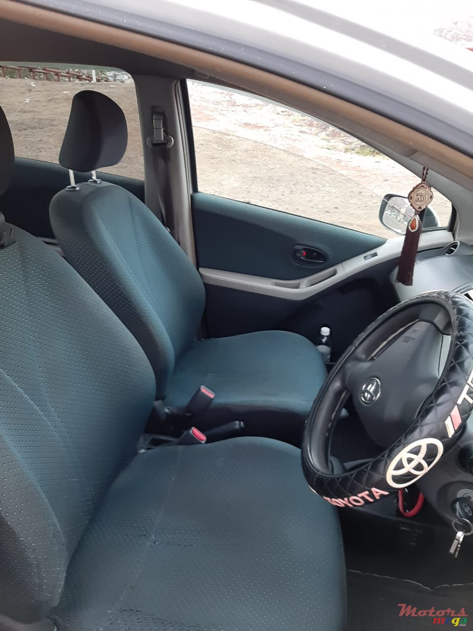 2006' Toyota Vitz photo #3