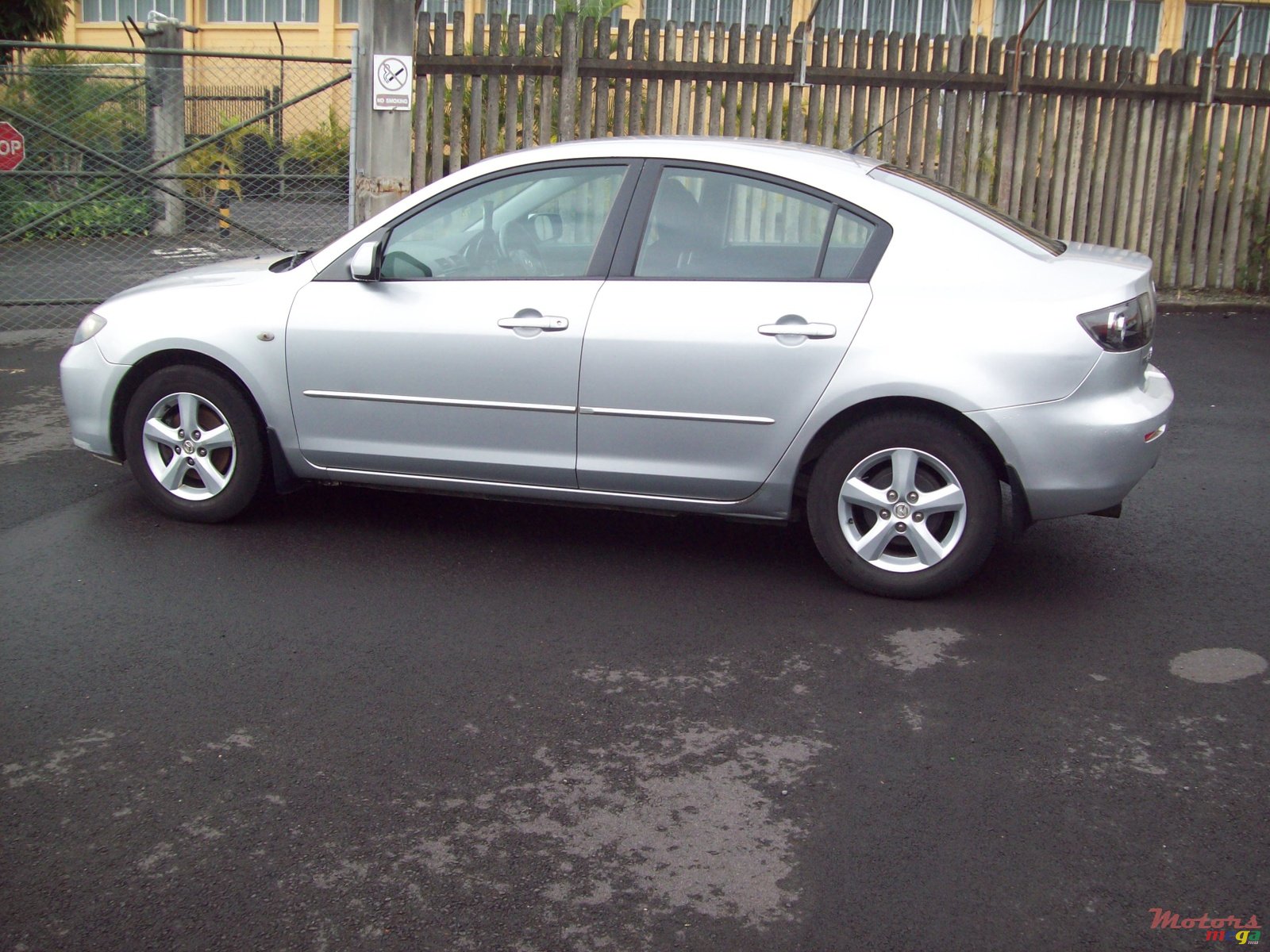 2006' Mazda 3 photo #1