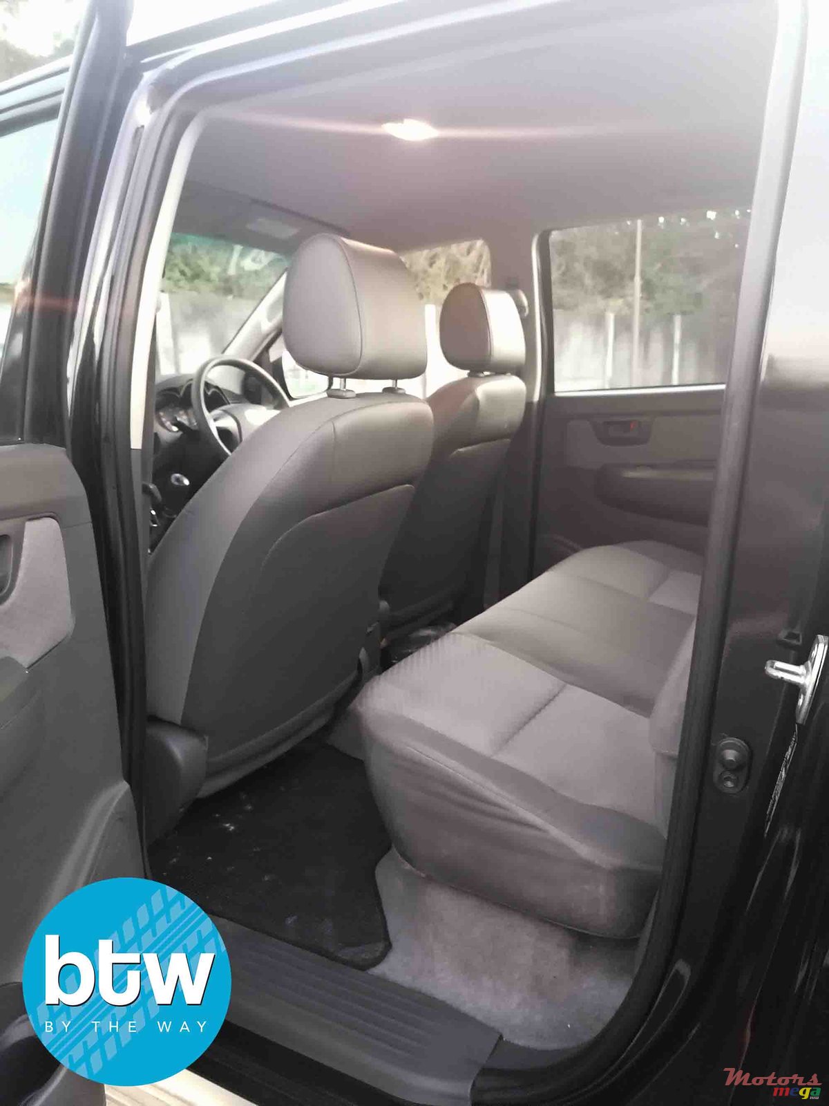 2014' Toyota Hilux photo #5