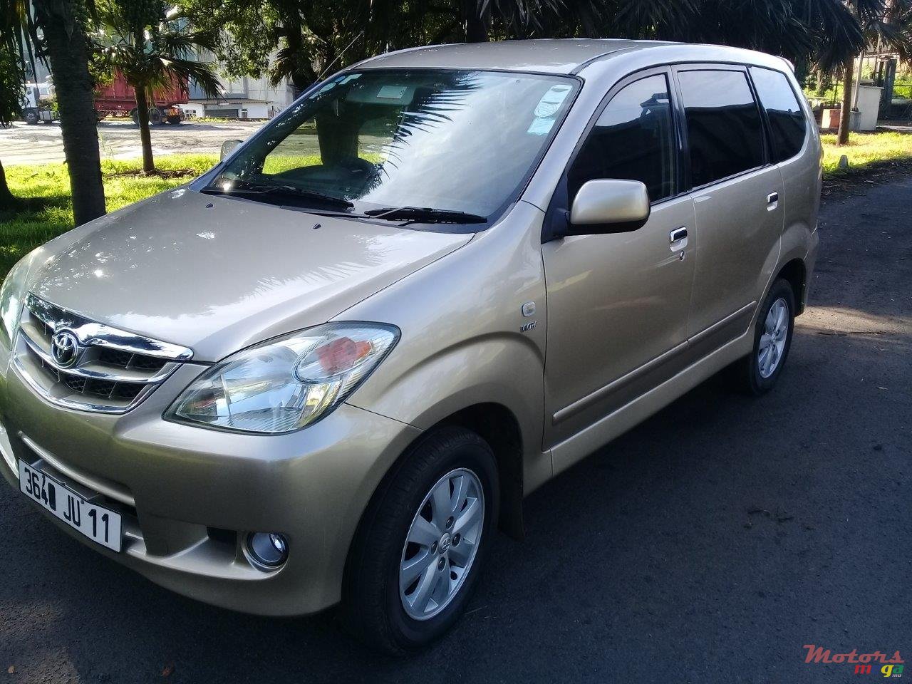 2011' Toyota Avanza photo #2