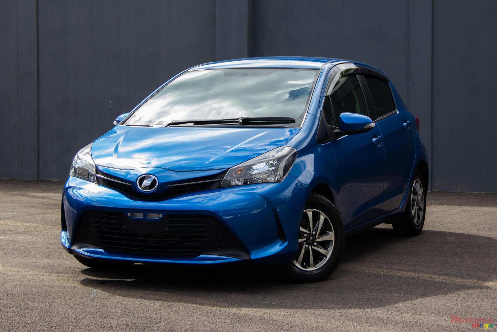 2016' Toyota Vitz photo #1