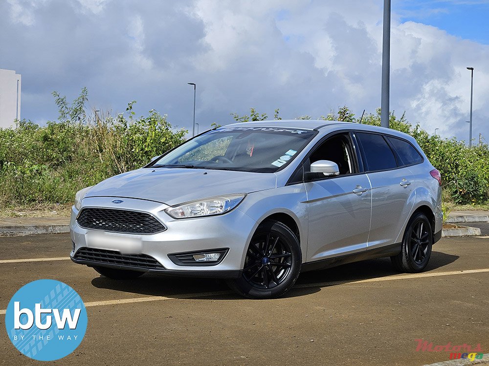 2017' Ford Focus photo #2