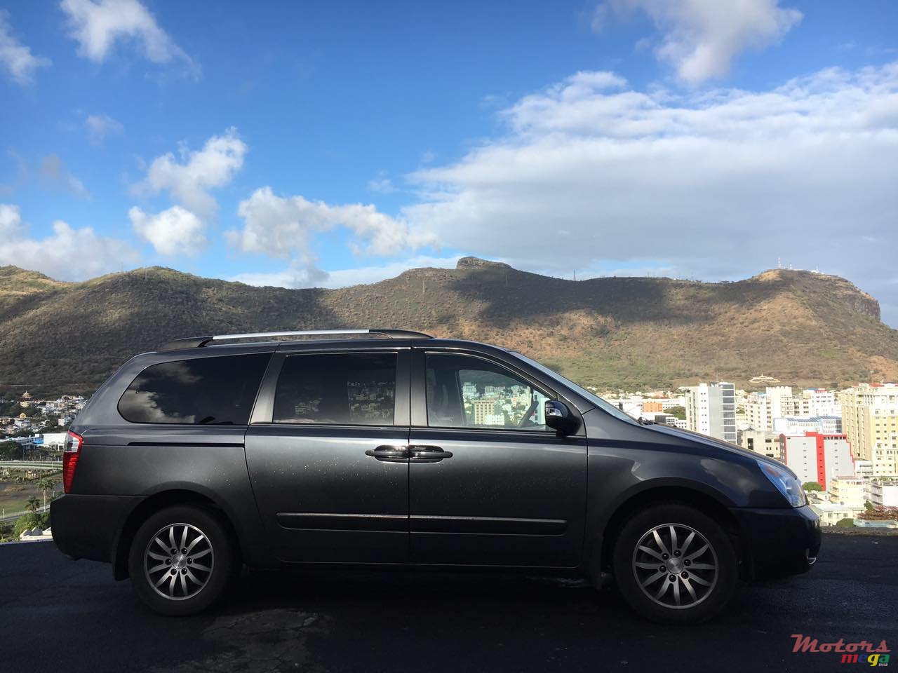 2012' Kia Carnival Good photo #1