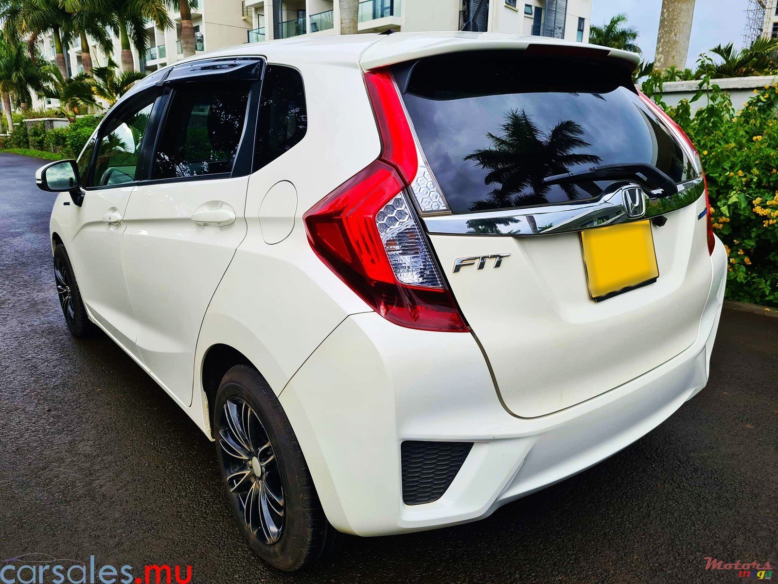 2014' Honda Fit Hybrid photo #3