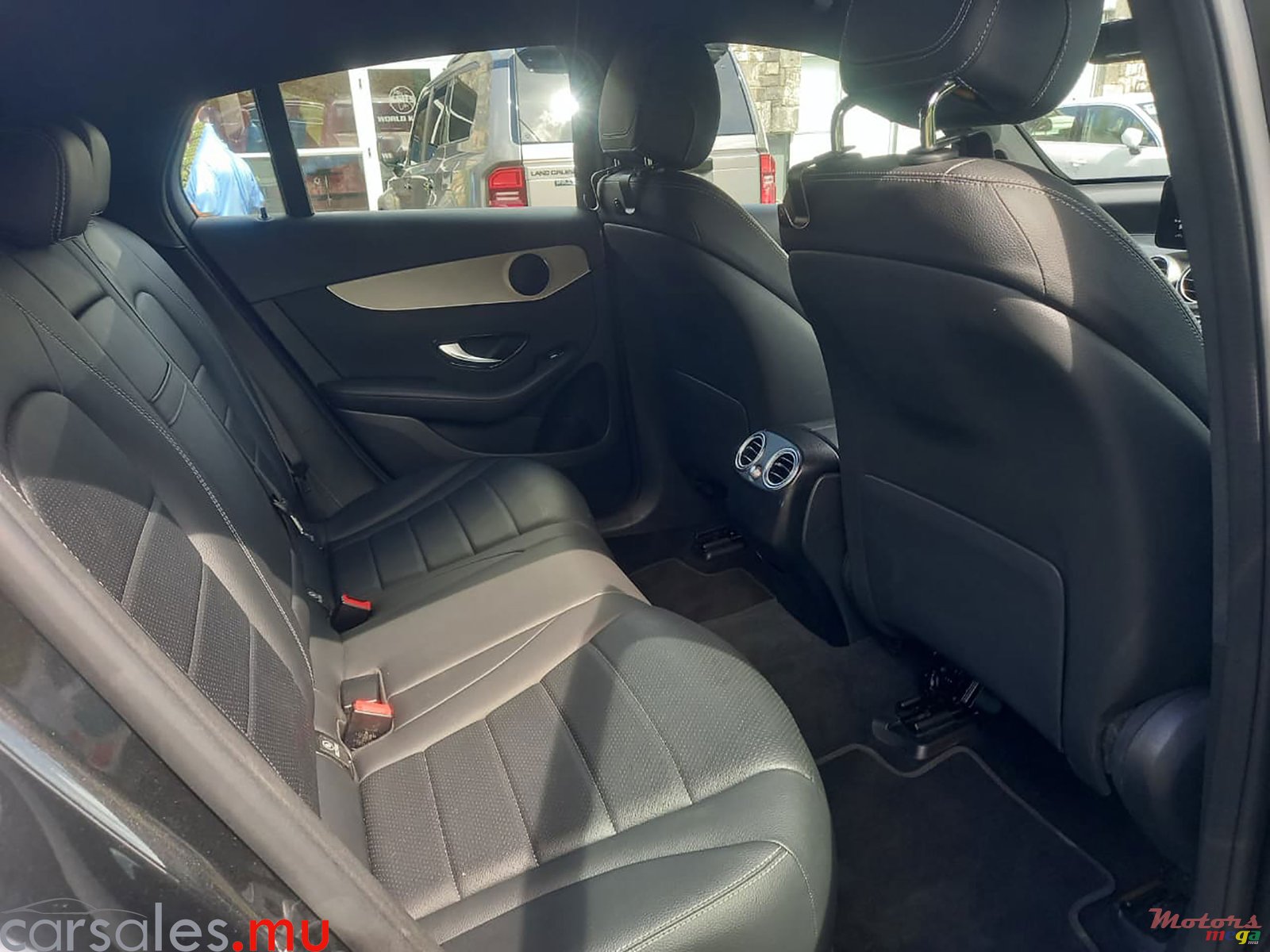 2023' Mercedes-Benz GLC 300 e Coupé Avantgarde 2.0 photo #5