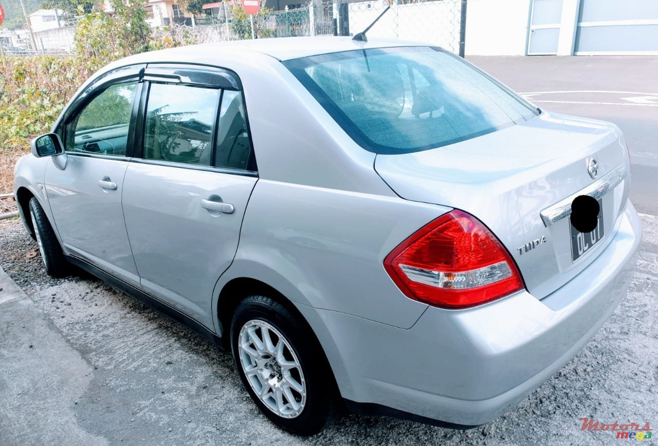 2007' Nissan Tiida photo #2