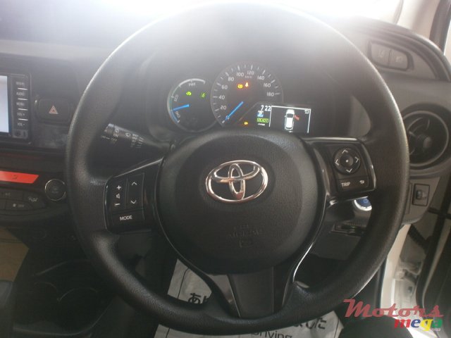 2017' Toyota Vitz hybrid photo #5