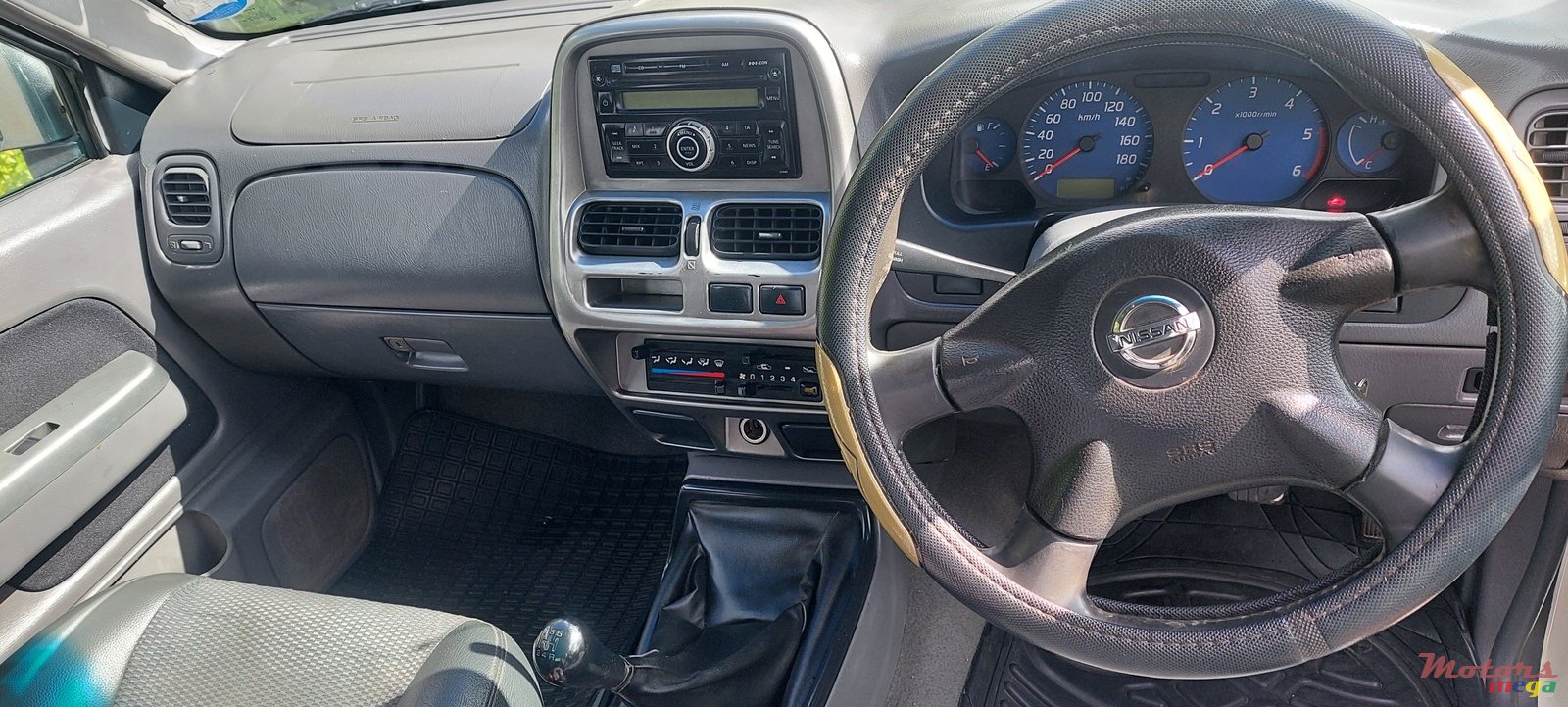 2014' Nissan Hardbody photo #5