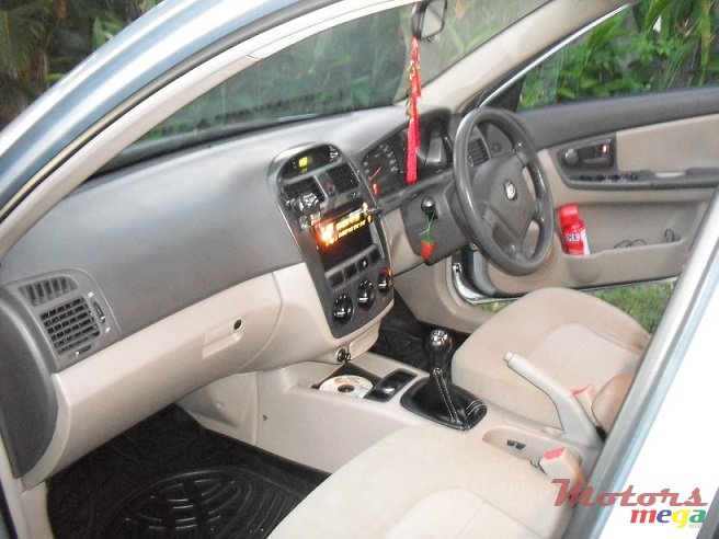 2005' Kia Cerato photo #2