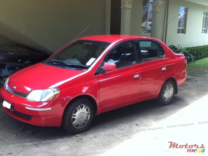 2001' Toyota Platz  photo #3