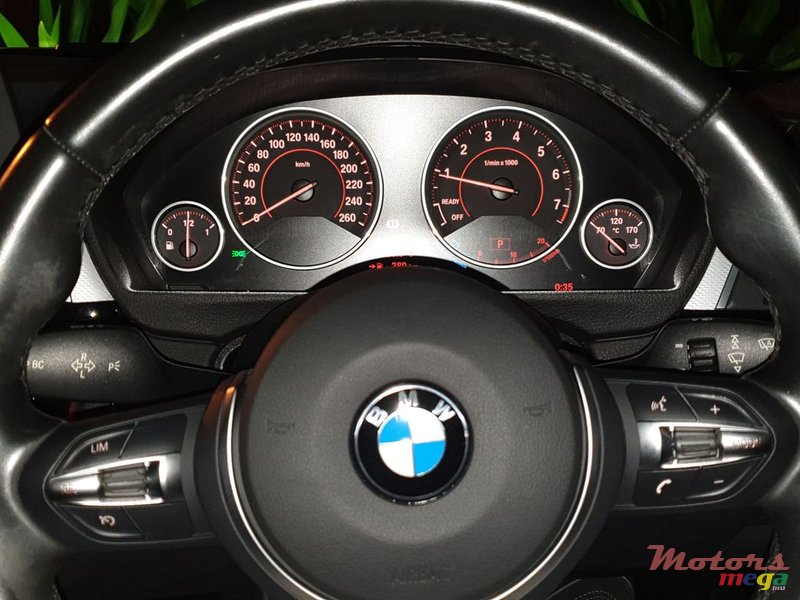 2017' BMW 3 Series photo #1