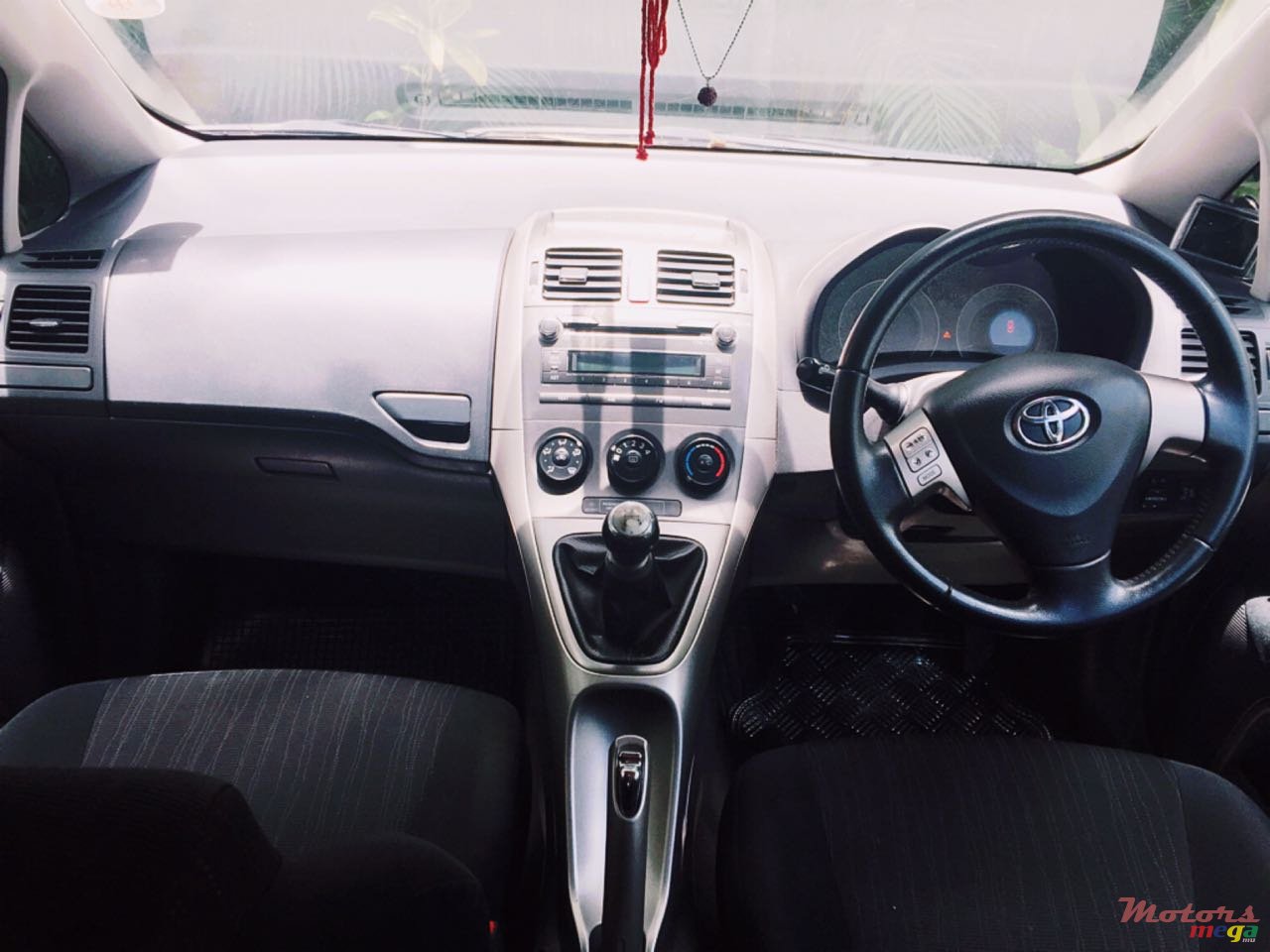 2007' Toyota Auris photo #11