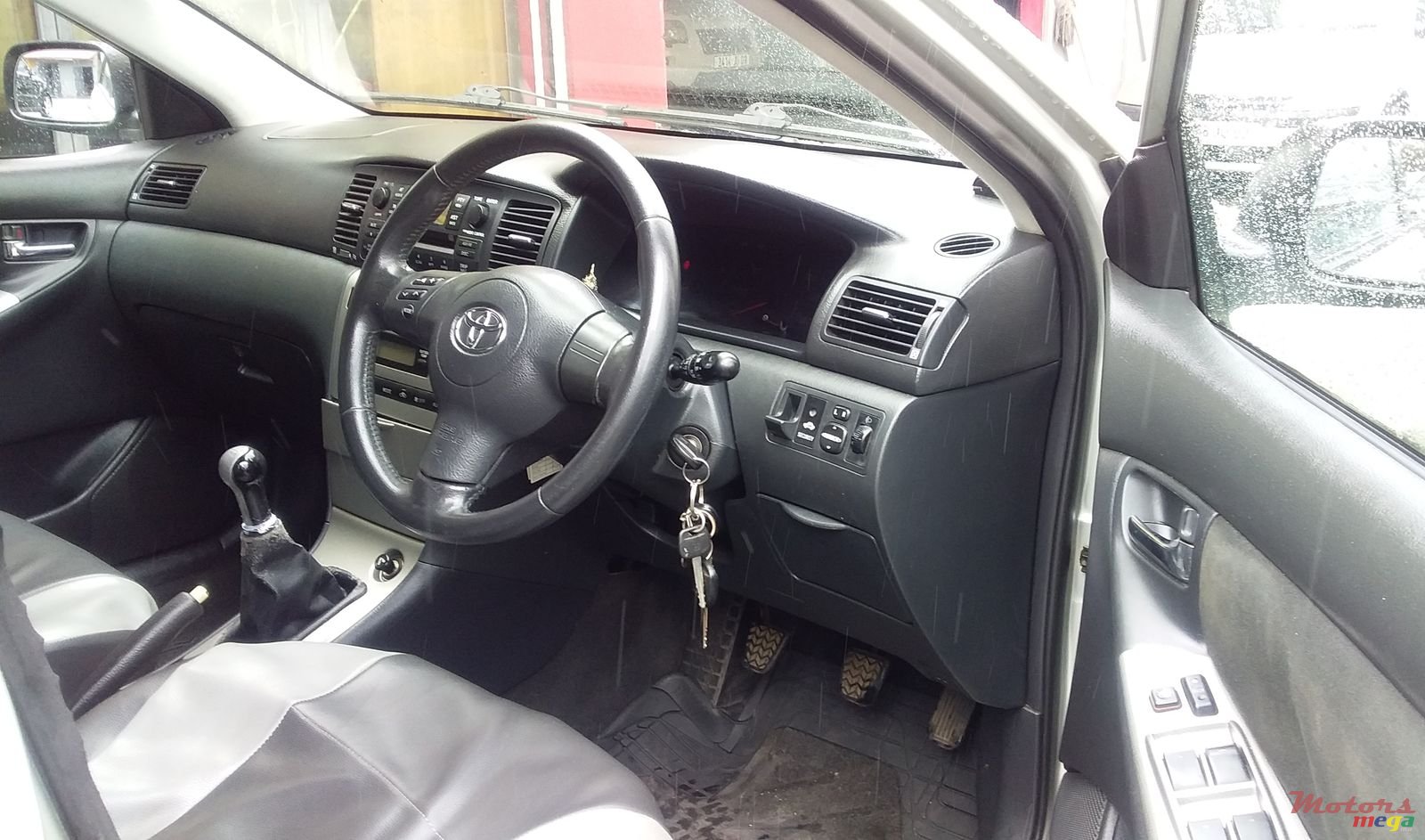 2006' Toyota RunX photo #3