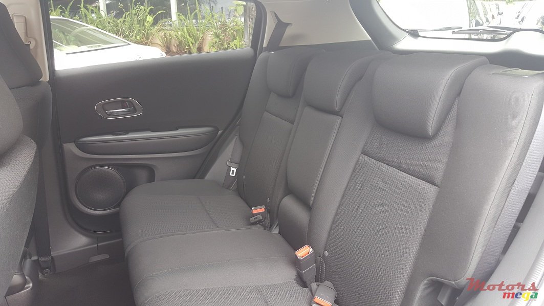 2015' Honda HR-V Vezel Hybrid photo #5