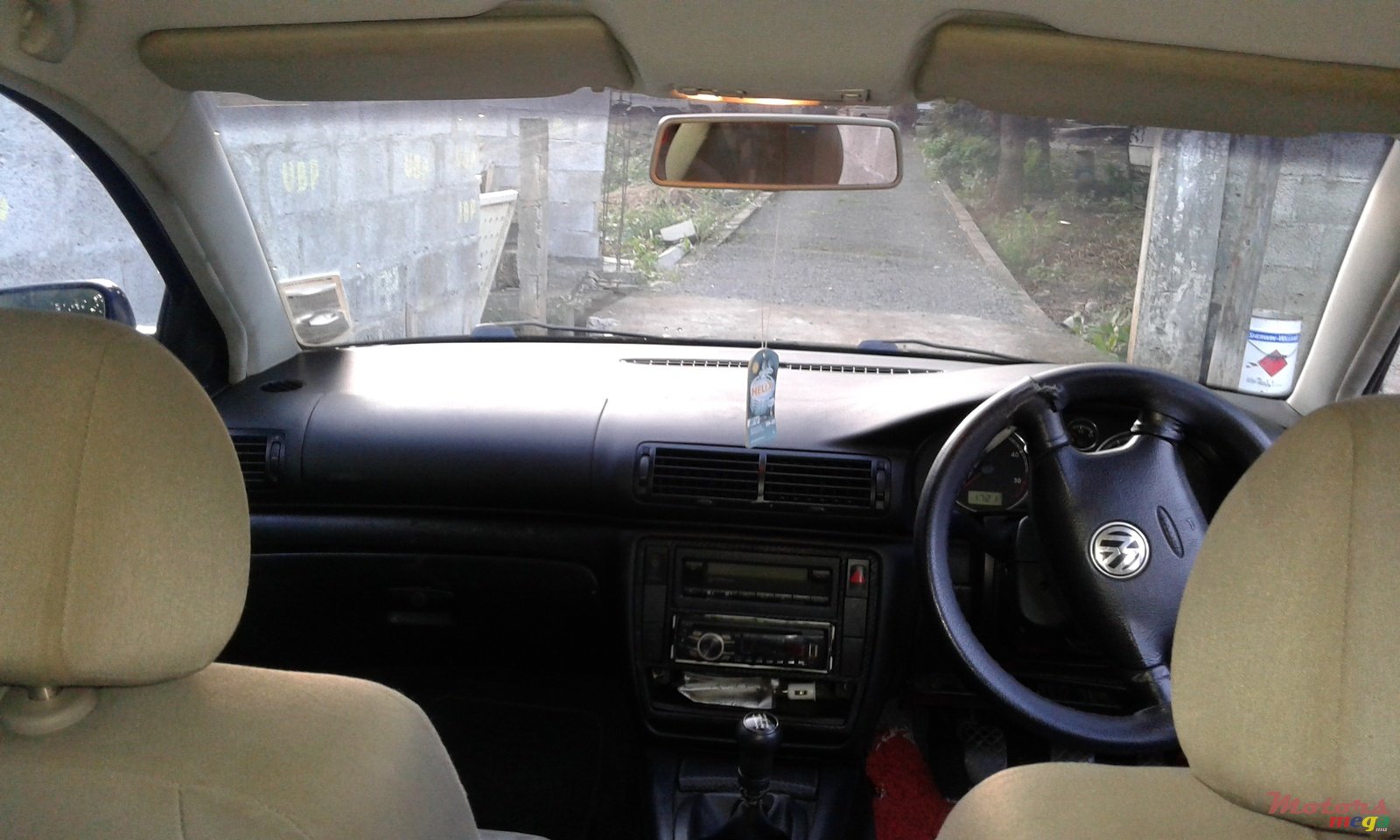 2002' Volkswagen Passat photo #3