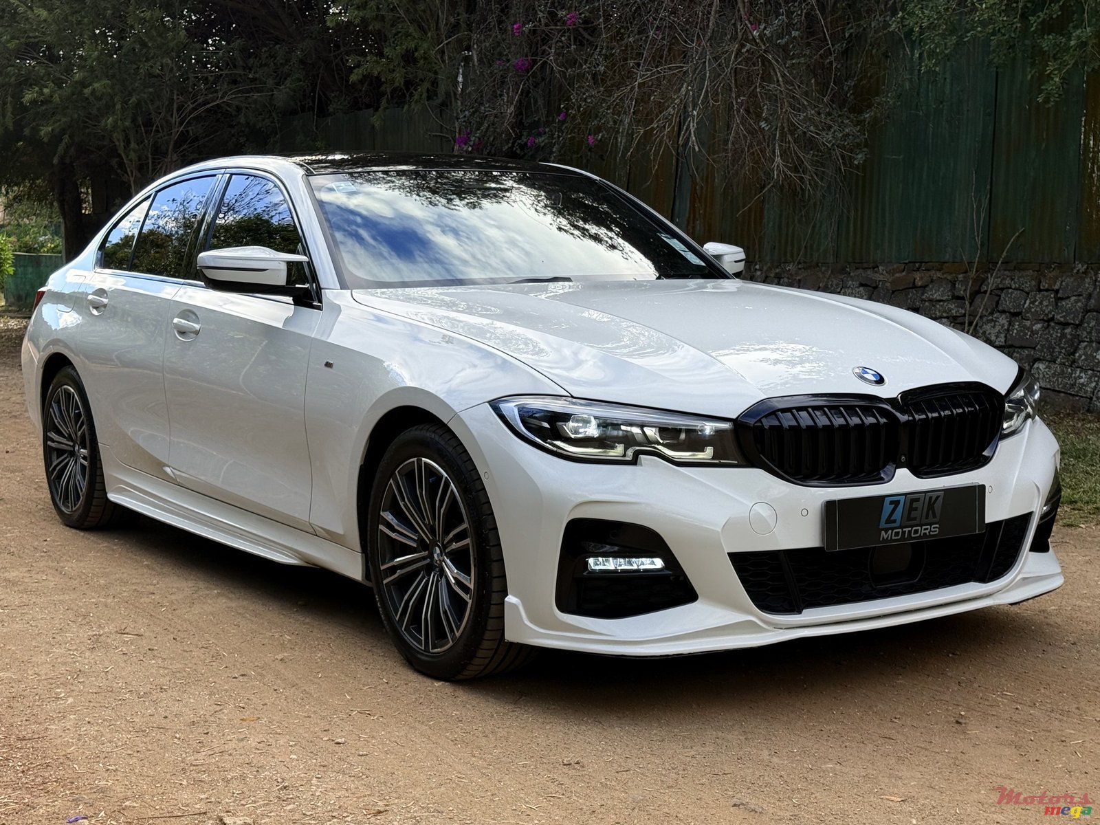 2019' BMW 330 photo #4