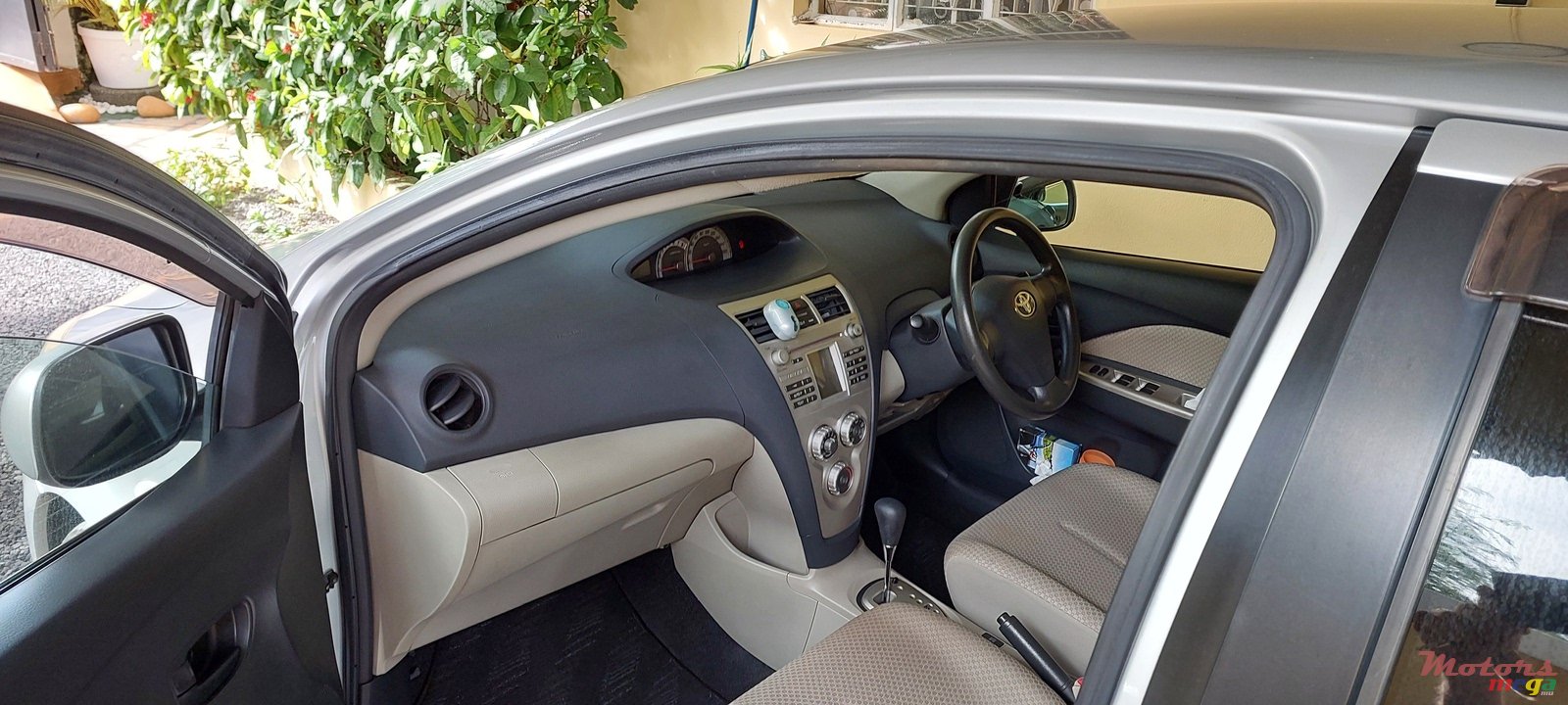 2006' Toyota Belta grade G photo #3