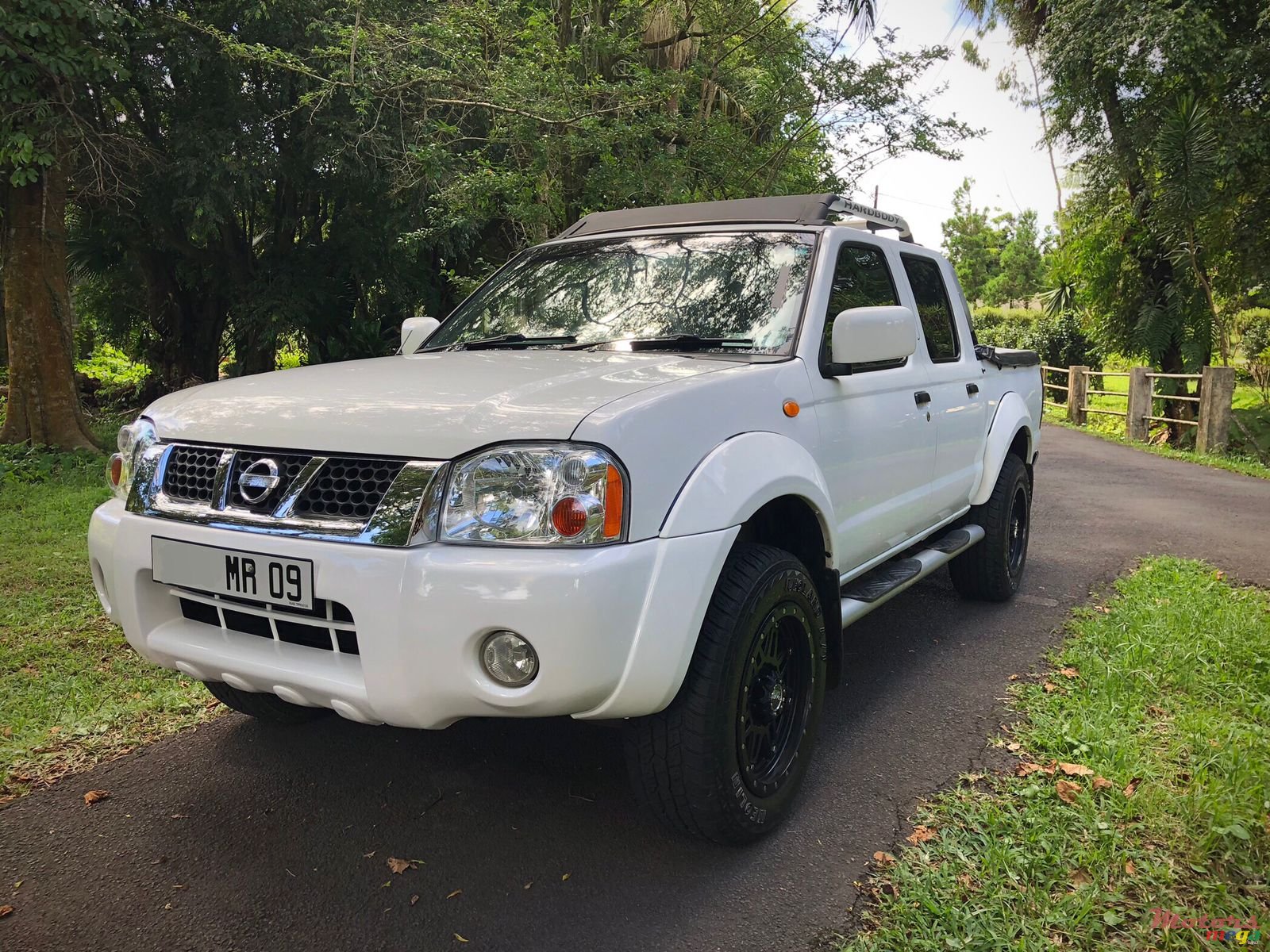 2009' Nissan Hardbody photo #2