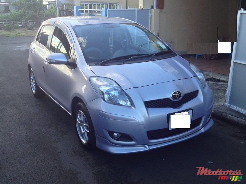 2009' Toyota Vitz photo #1