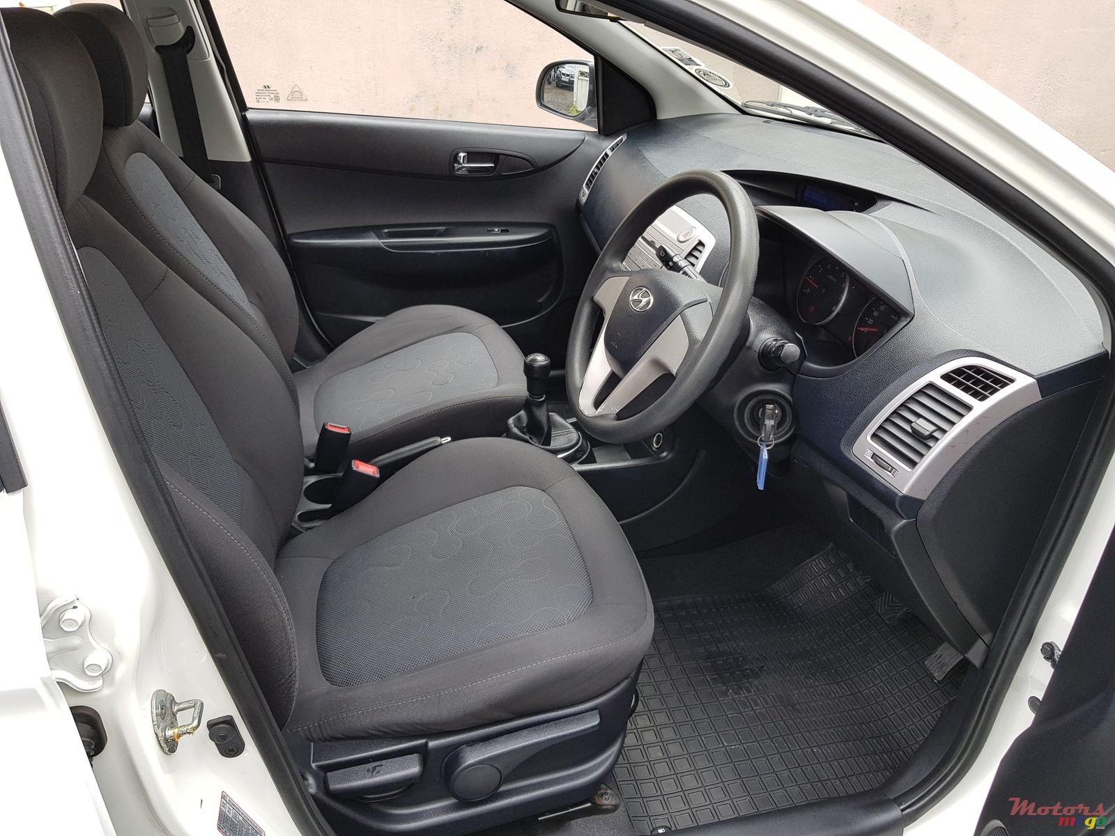 2011' Hyundai i20 photo #7