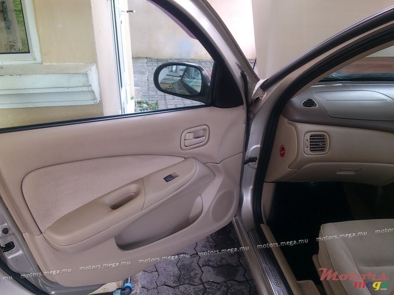 2004' Nissan Sunny N17 photo #3