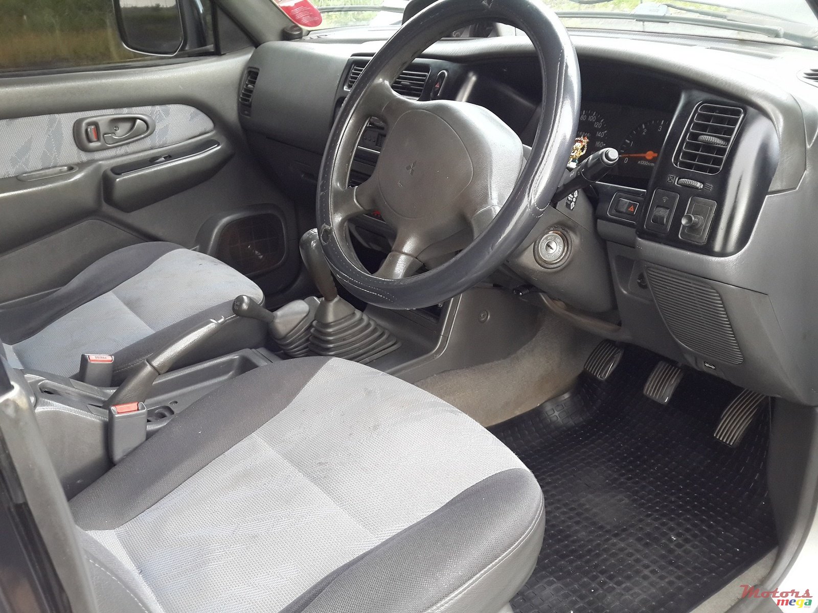 1998' Mitsubishi L200 (4x4) photo #5