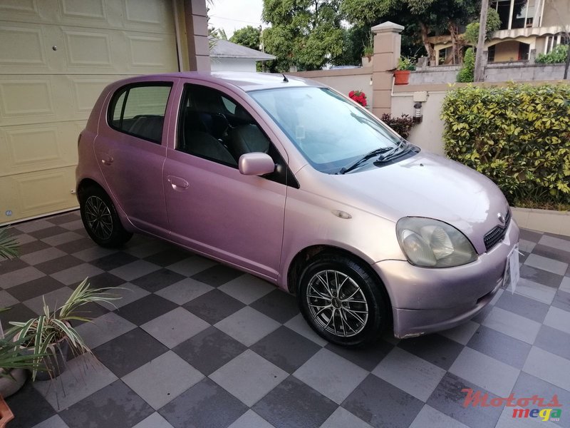 2000' Toyota Vitz photo #2