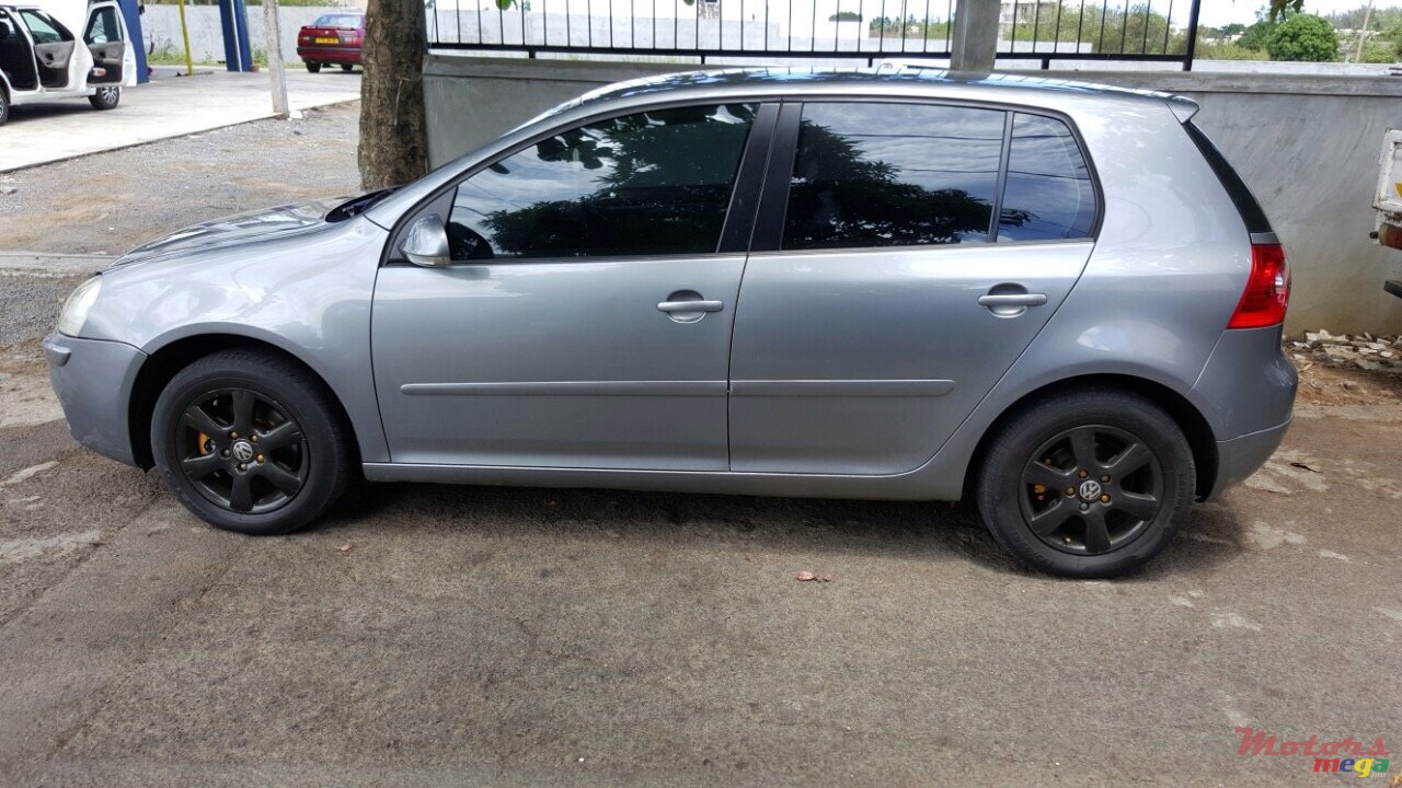 2005' Volkswagen Golf photo #2