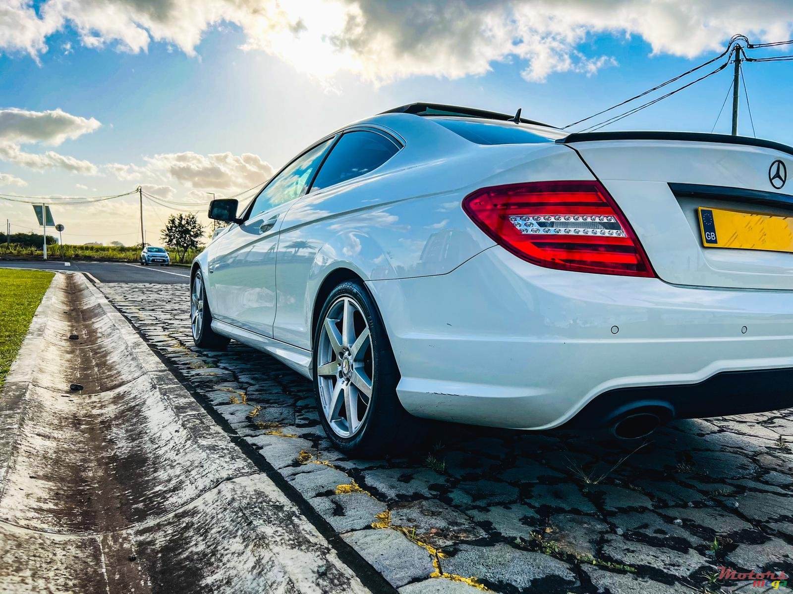 2012' Mercedes-Benz C-Class C250 Coupe photo #6