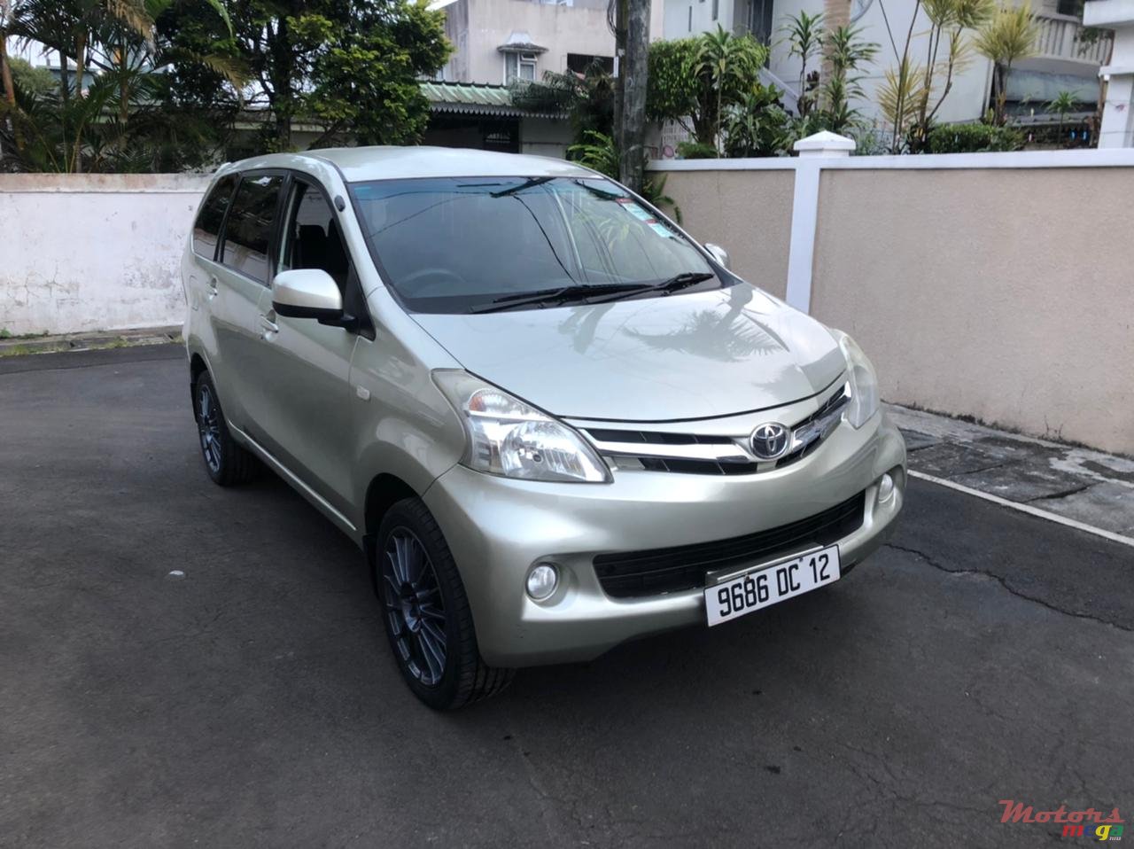 2012' Toyota Avanza photo #1