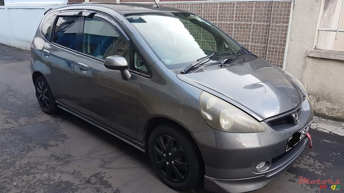 2004' Honda Fit photo #1