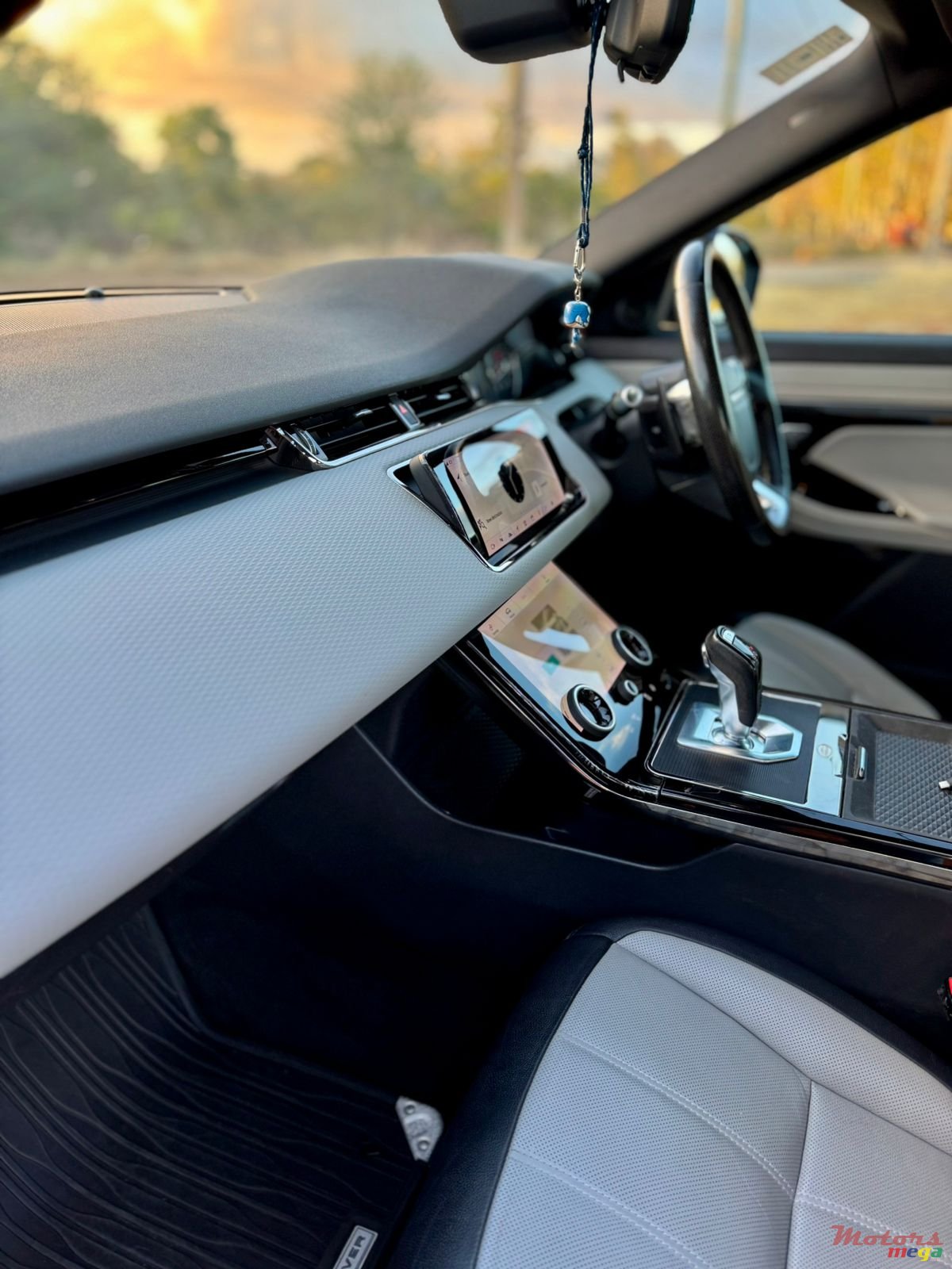 2019' Land Rover Range Rover Evoque photo #5