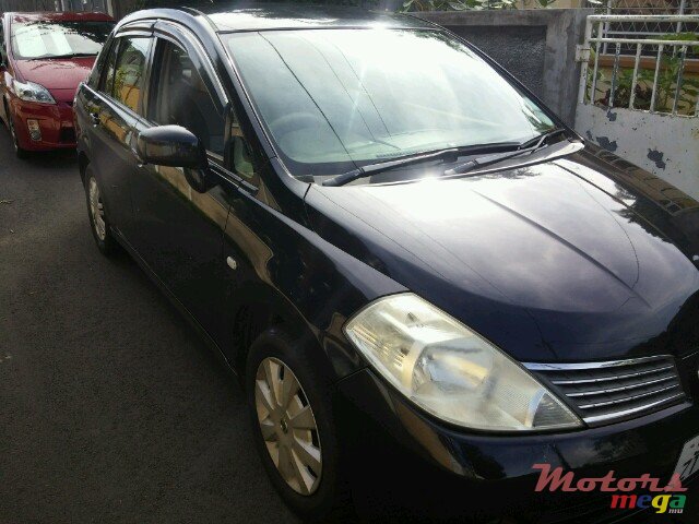 2005' Nissan Tiida photo #2