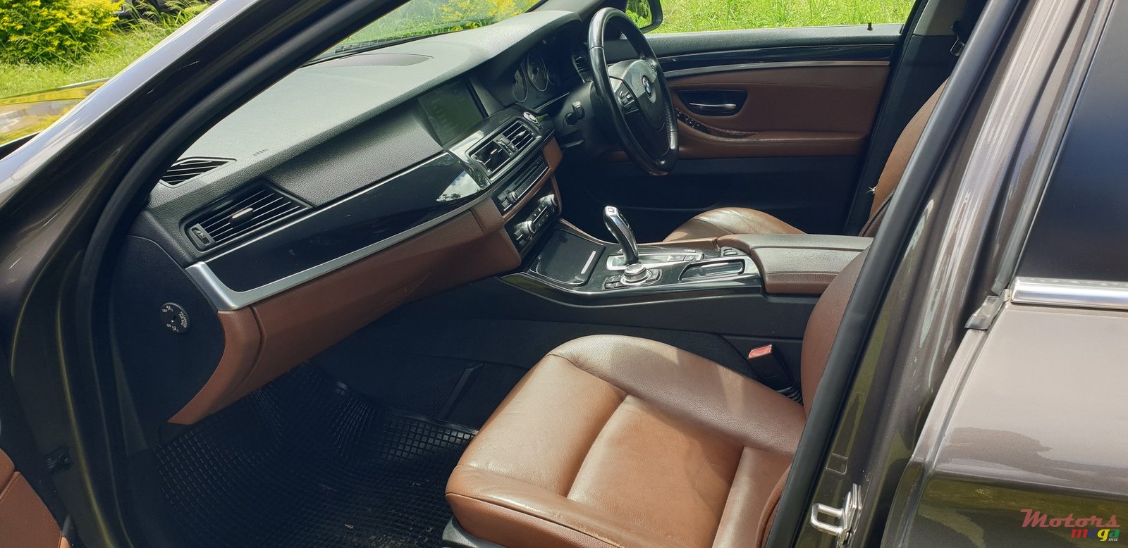 2010' BMW 520 F10 photo #6