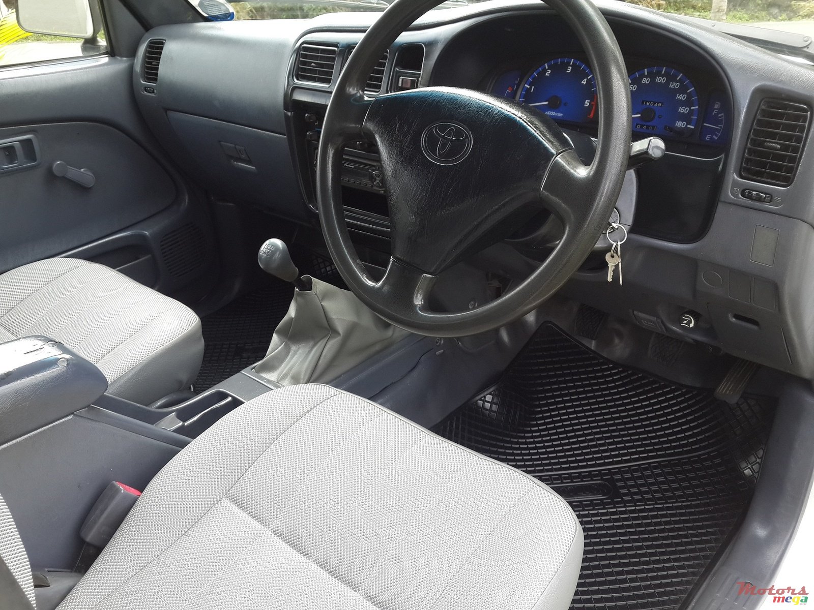 2005' Toyota Hilux photo #5