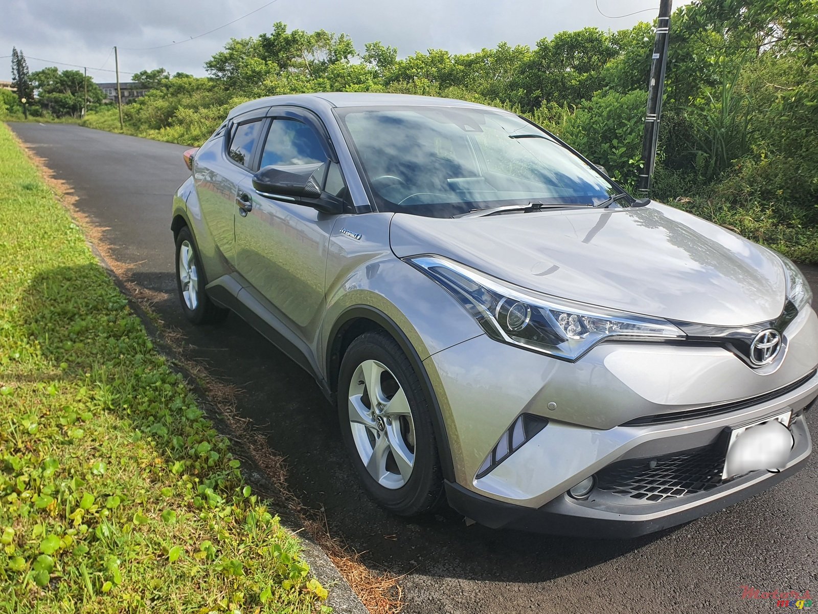 2016' Toyota C-HR photo #7