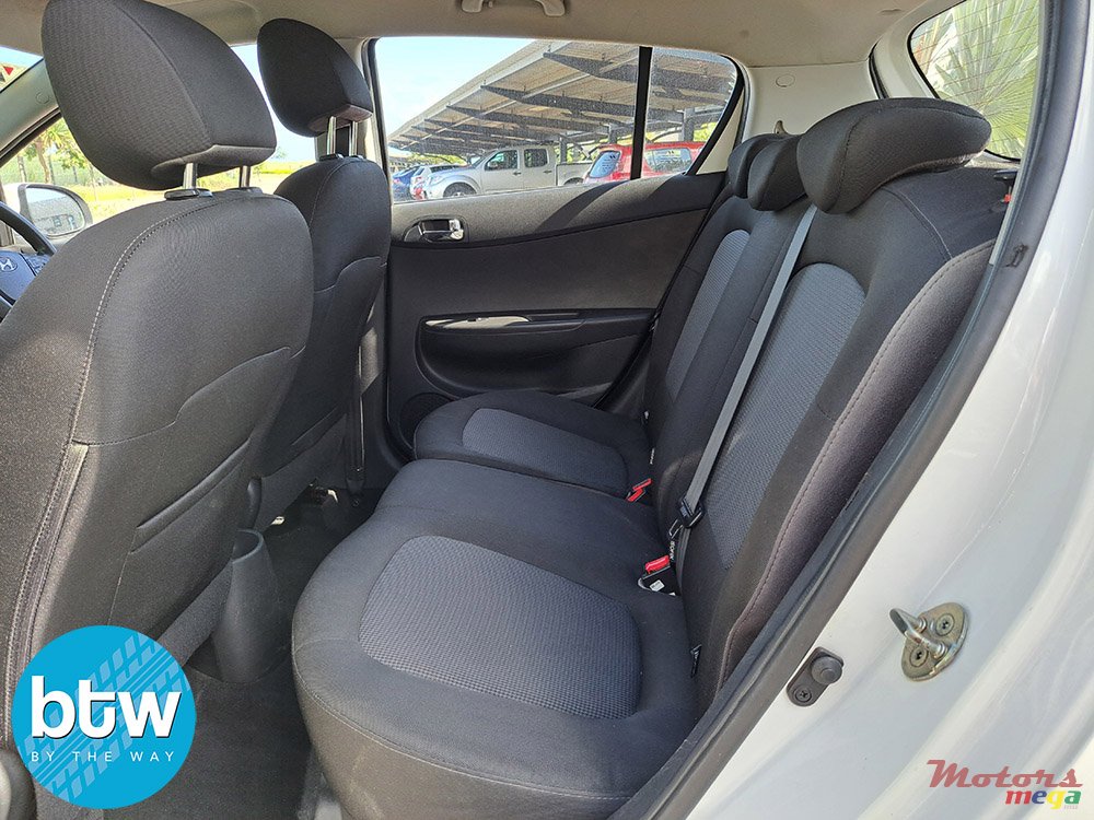 2015' Hyundai i20 photo #4